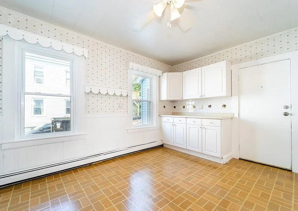 9 Meadow St #1