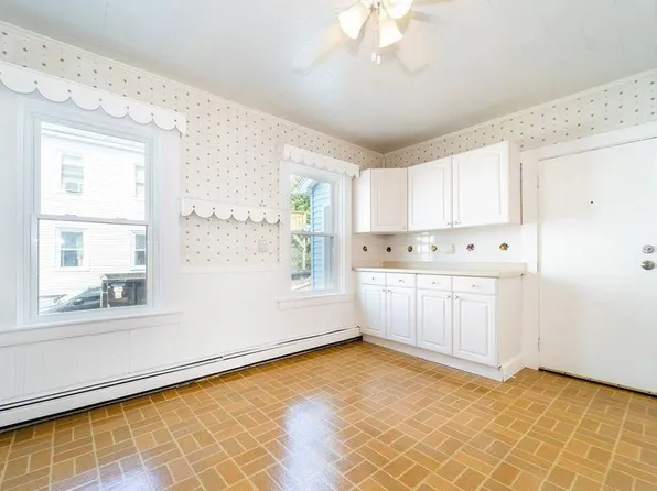 9 Meadow St Floor 1, Taunton, MA 02780