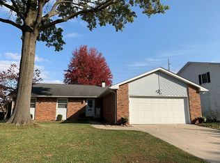 10 Red Oak Ln, Springfield, IL 62712