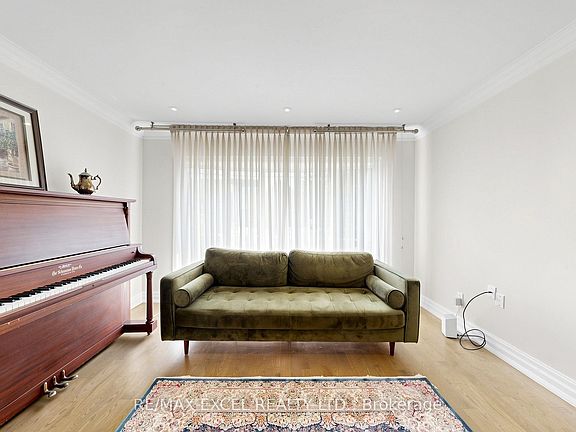 3rd image of 42 Blackforest Dr