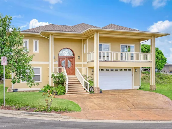 32 W Kapueone Pl, Wailuku, HI 96793