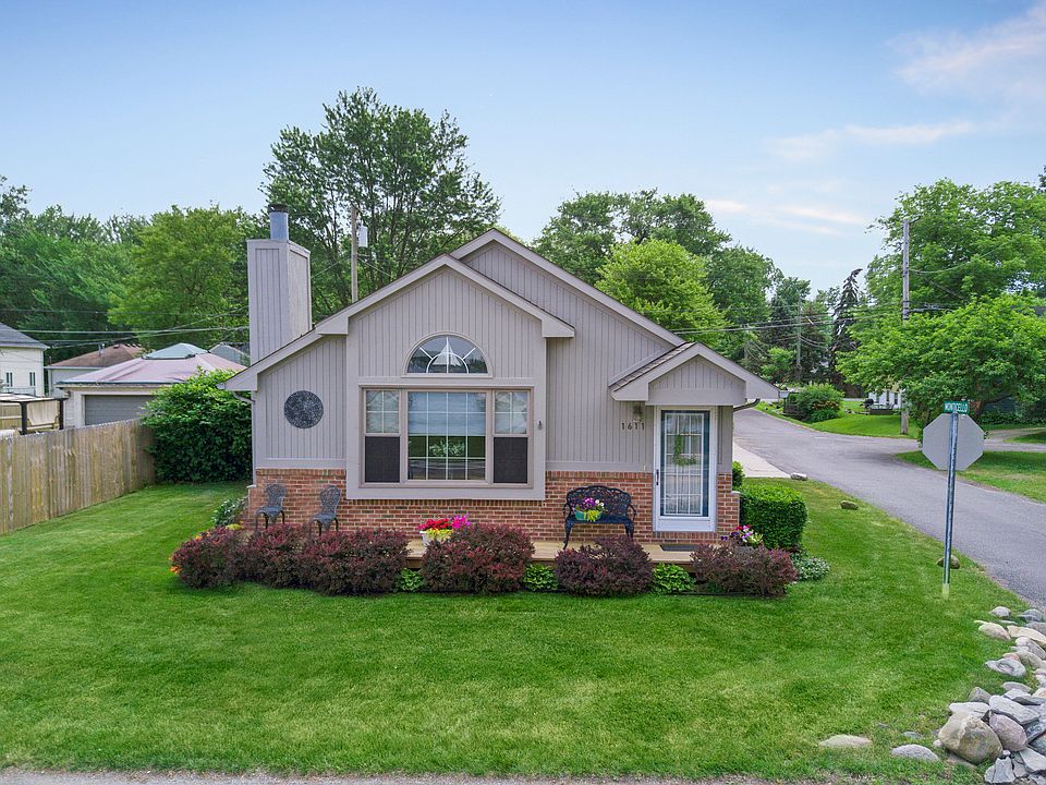 1st image of 1611 E Lake Dr