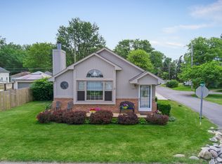 1611 E Lake Dr, Novi, MI 48377