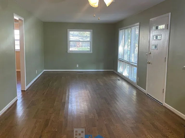 106 Graeme Dr — Photo 2