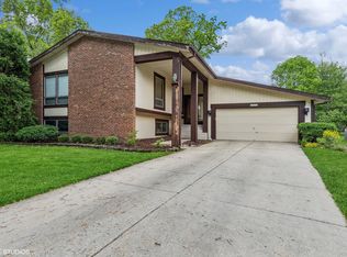 6610 Pinehurst Ct, Lisle, IL 60532