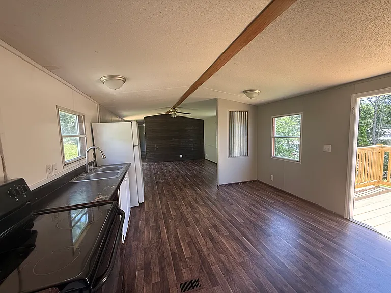 220 Thor Ln — Photo 3