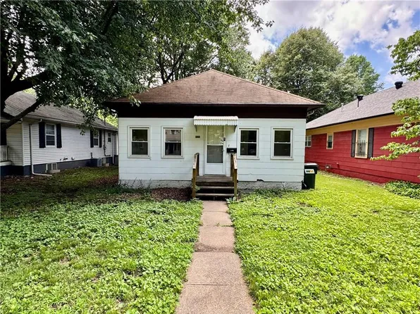 709 Rhodes Ave, Grandview, MO 64030