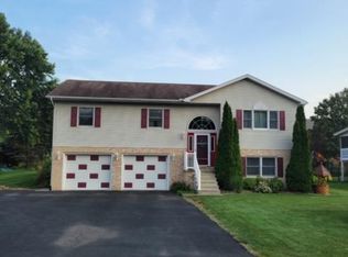 234 Richards Dr, Hollidaysburg, PA 16648