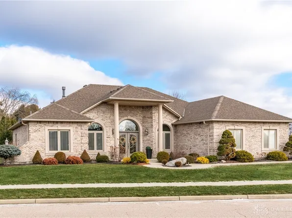 513 Arlington Woods Dr, Brookville, OH 45309