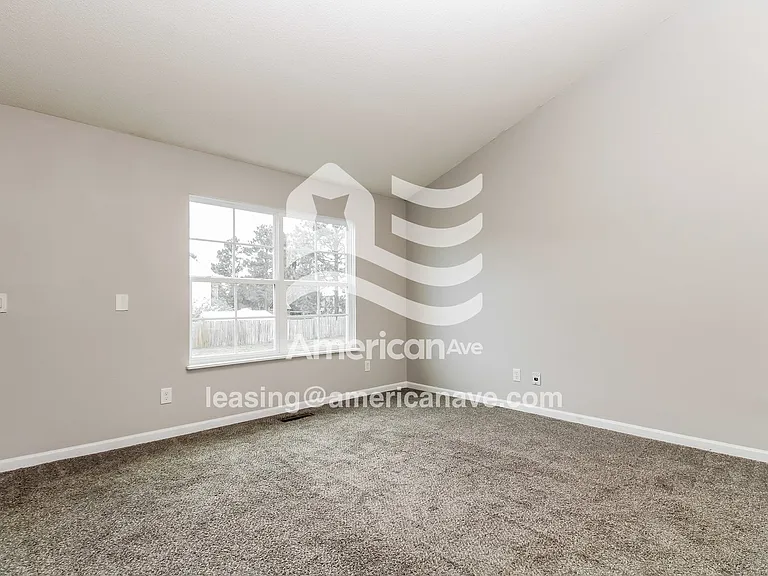 1460_002_living_room_2.jpg