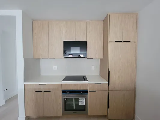 Rented by SERHANT. | media 8