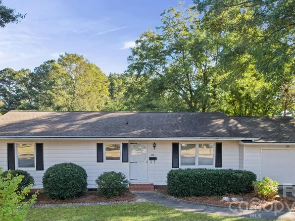 220 N Russell St, Troy, NC 27371