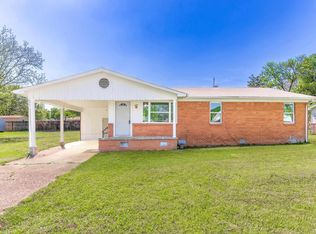 1105 N Holly St, Beebe, AR 72012