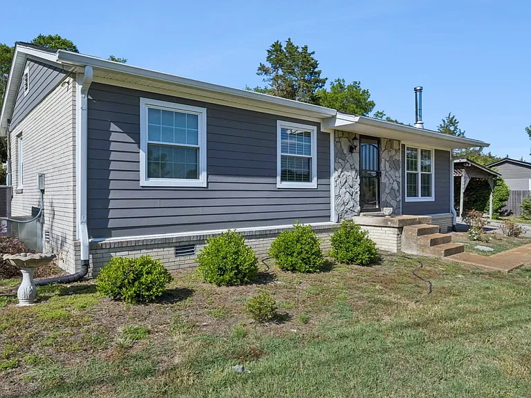 15 Cedar Creek Dr — Photo 1