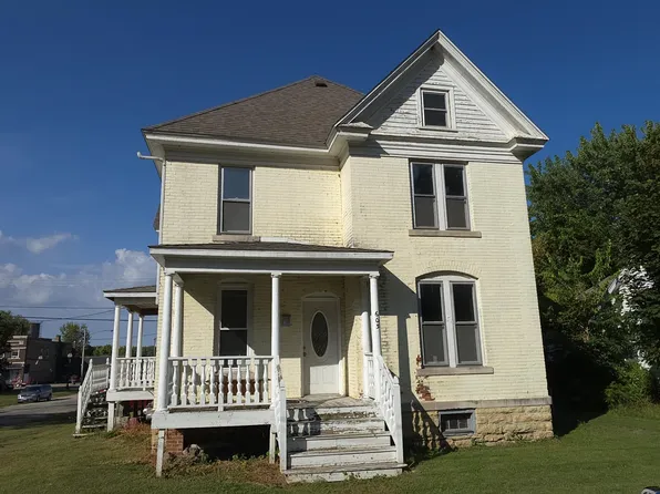 603 3rd St, Savanna, IL 61074