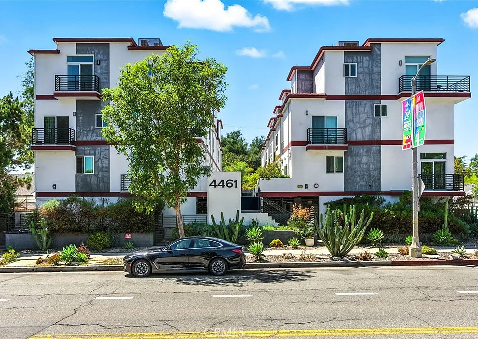 4461 Tujunga Ave #102