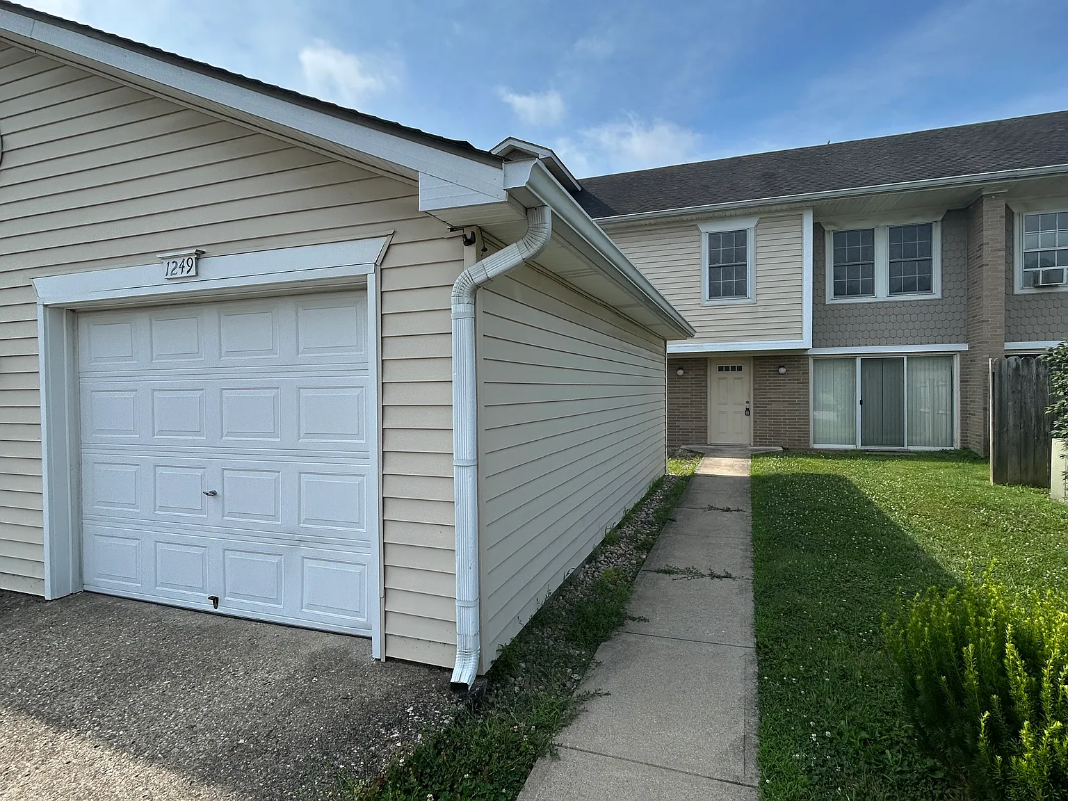 3 bed, $1,700 — Photo 1