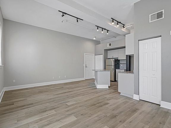 3rd image of 504 E Ross Ave #112