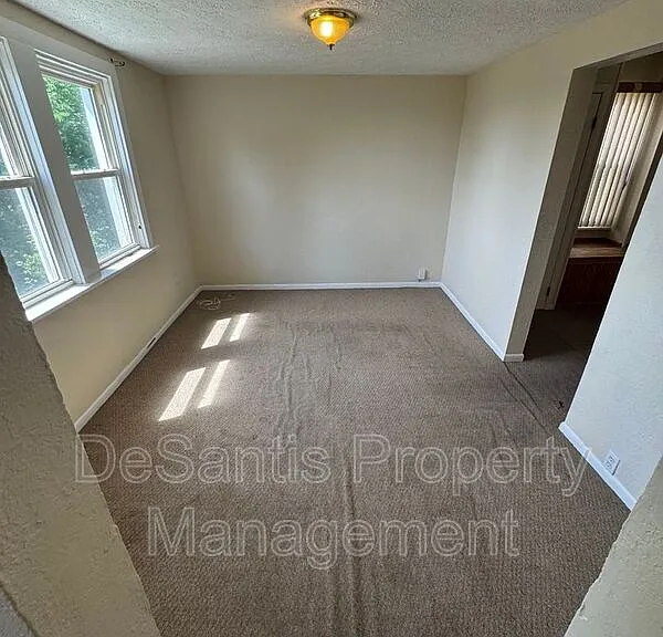 215 Spencer Ave #UPPER — Photo 7