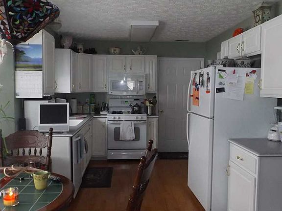 2nd image of 7527 Brackenwood Cir N