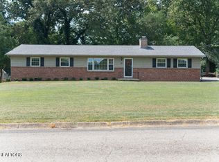 1017 W Park Dr, Knoxville, TN 37909