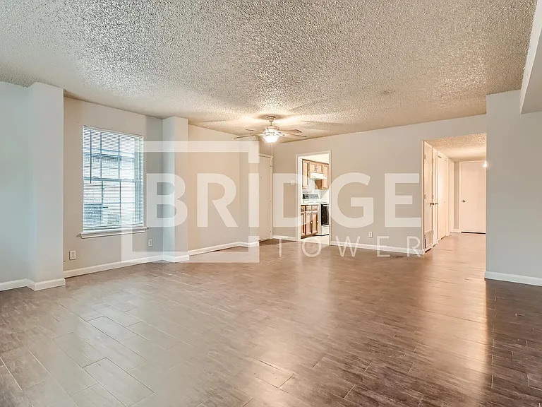 806 Prairie Creek Dr — Photo 3
