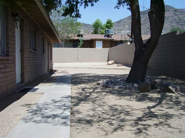 SIDE YARD
