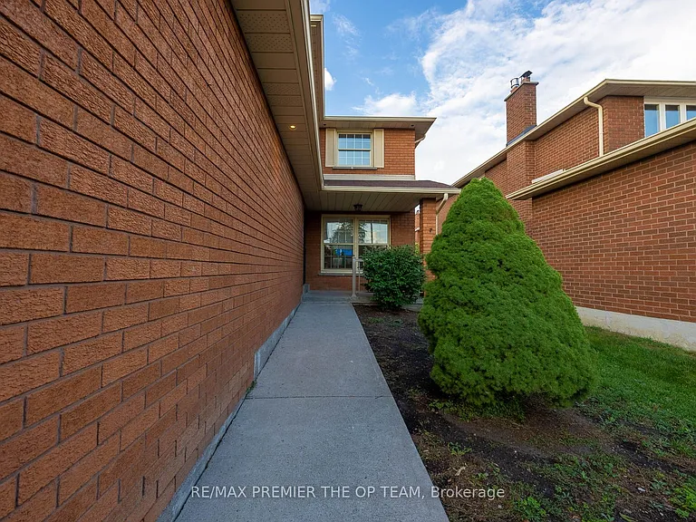 79 Governor Cres — Photo 3