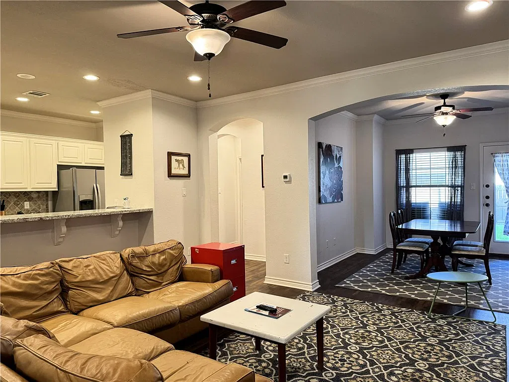3 bed, 2.5 bath, 1598 sqft, $2,250 — Photo 3