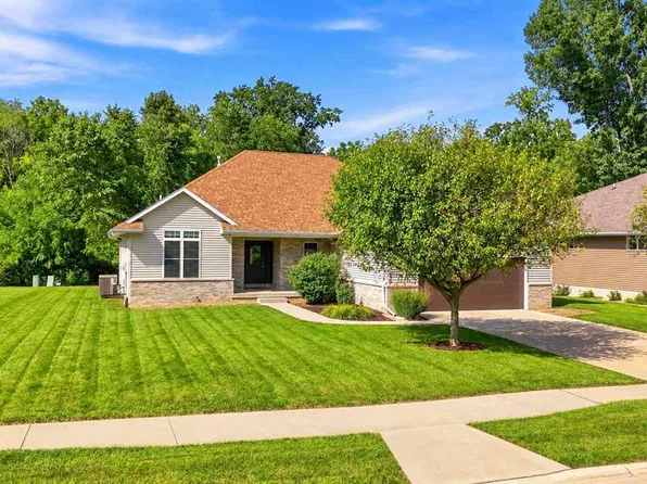 3808 Richland Dr NW, Cedar Rapids, IA 52405