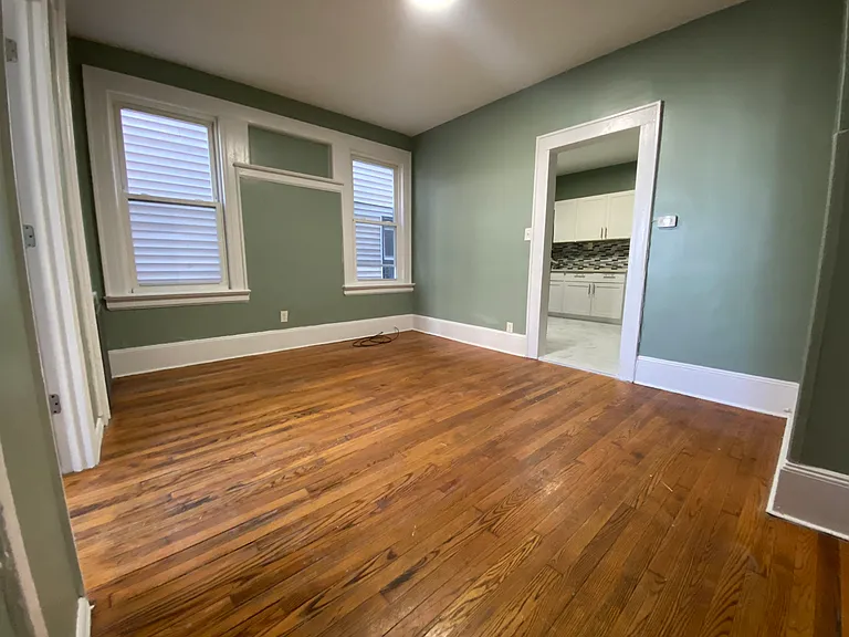 636 Grove St #1R — Photo 2