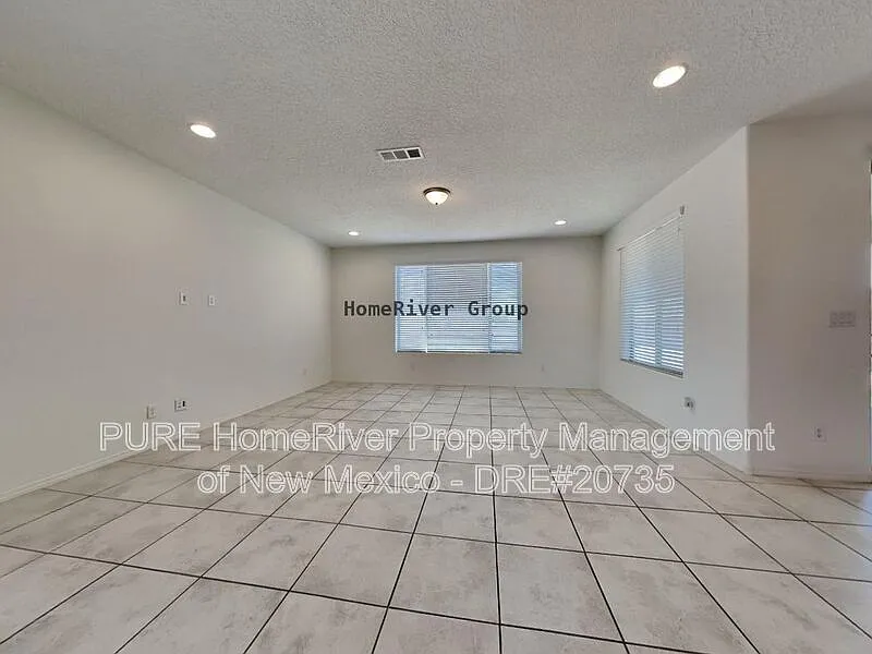 3 bed, 3.0 bath, 2583 sqft, $2,650 — Photo 2