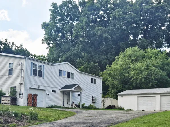 227 W Nelson St, Hastings, MI 49058