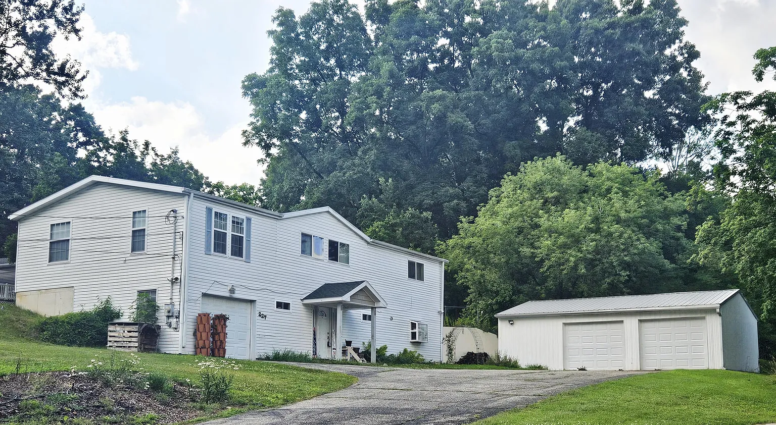 227 W Nelson St photo 1