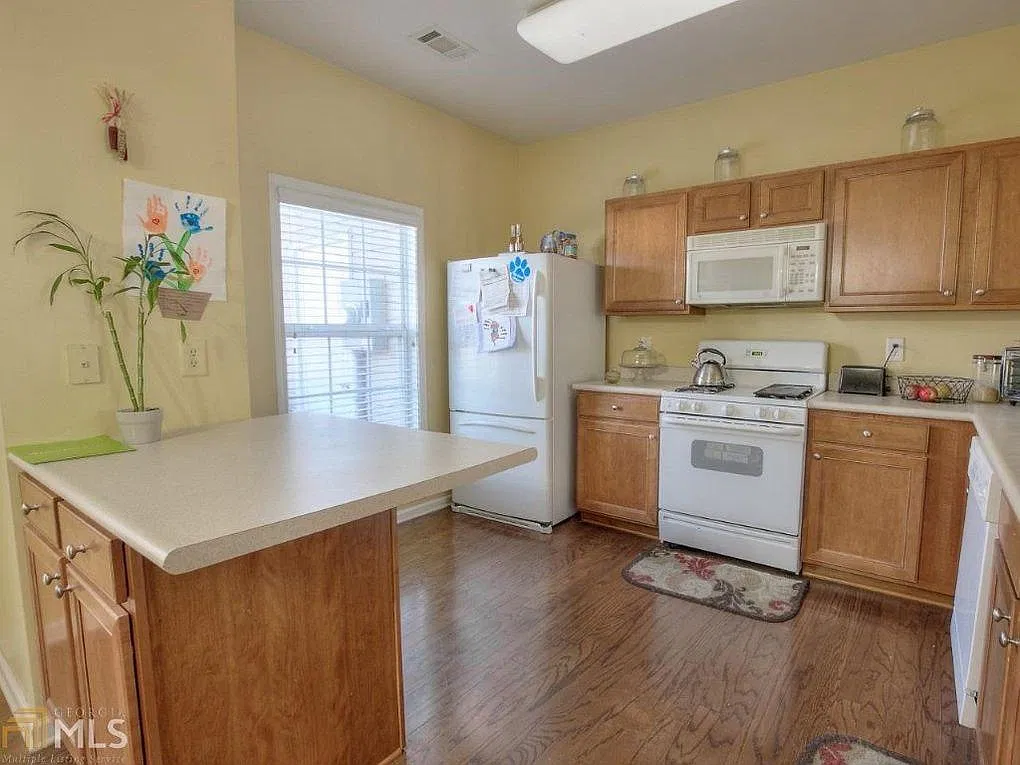 3 bed, 2.5 bath, 1500 sqft, $2,150 — Photo 2