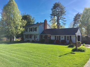 17 Scenic Dr, Wilbraham, MA 01095