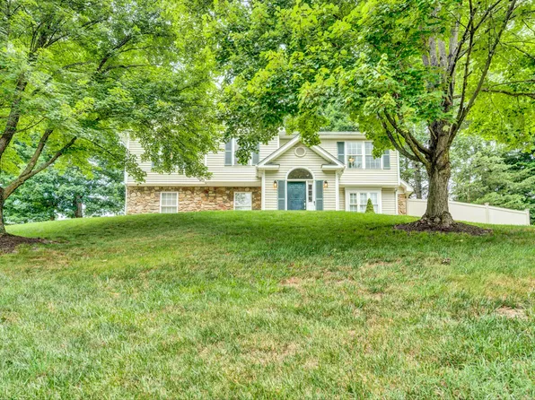 3423 Cedarmeade Dr, Roanoke, VA 24014