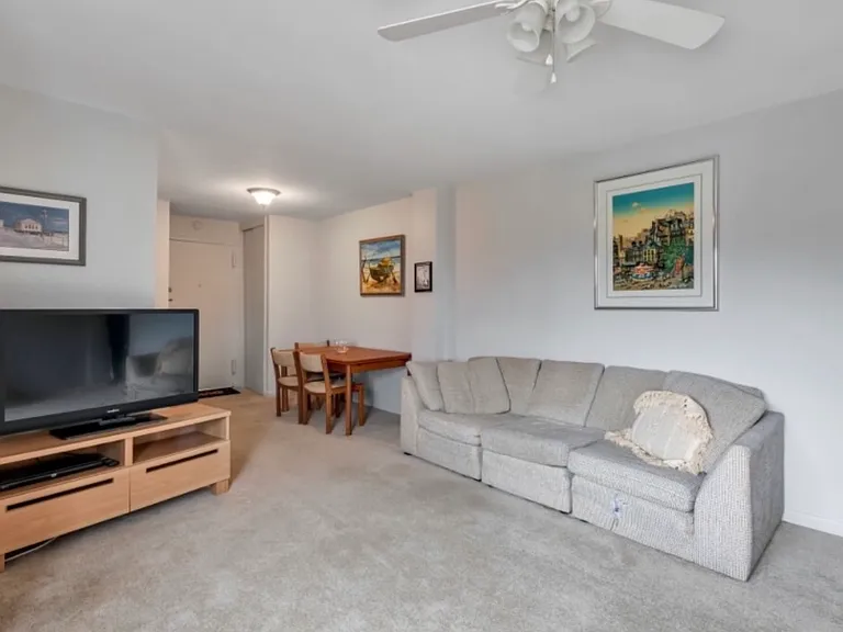 420 Park Pl #5C — Photo 10