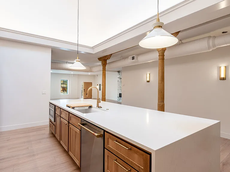 226 N Main St — Photo 18