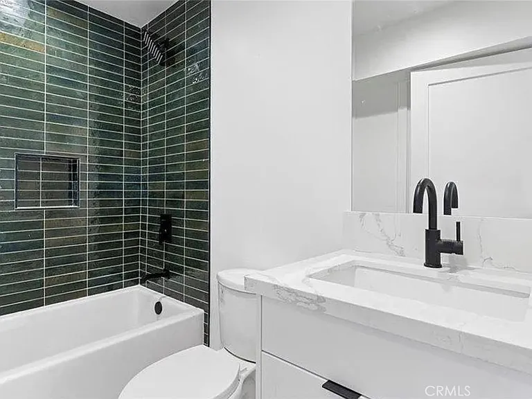 6419 1/2 Lexington Ave — Photo 4