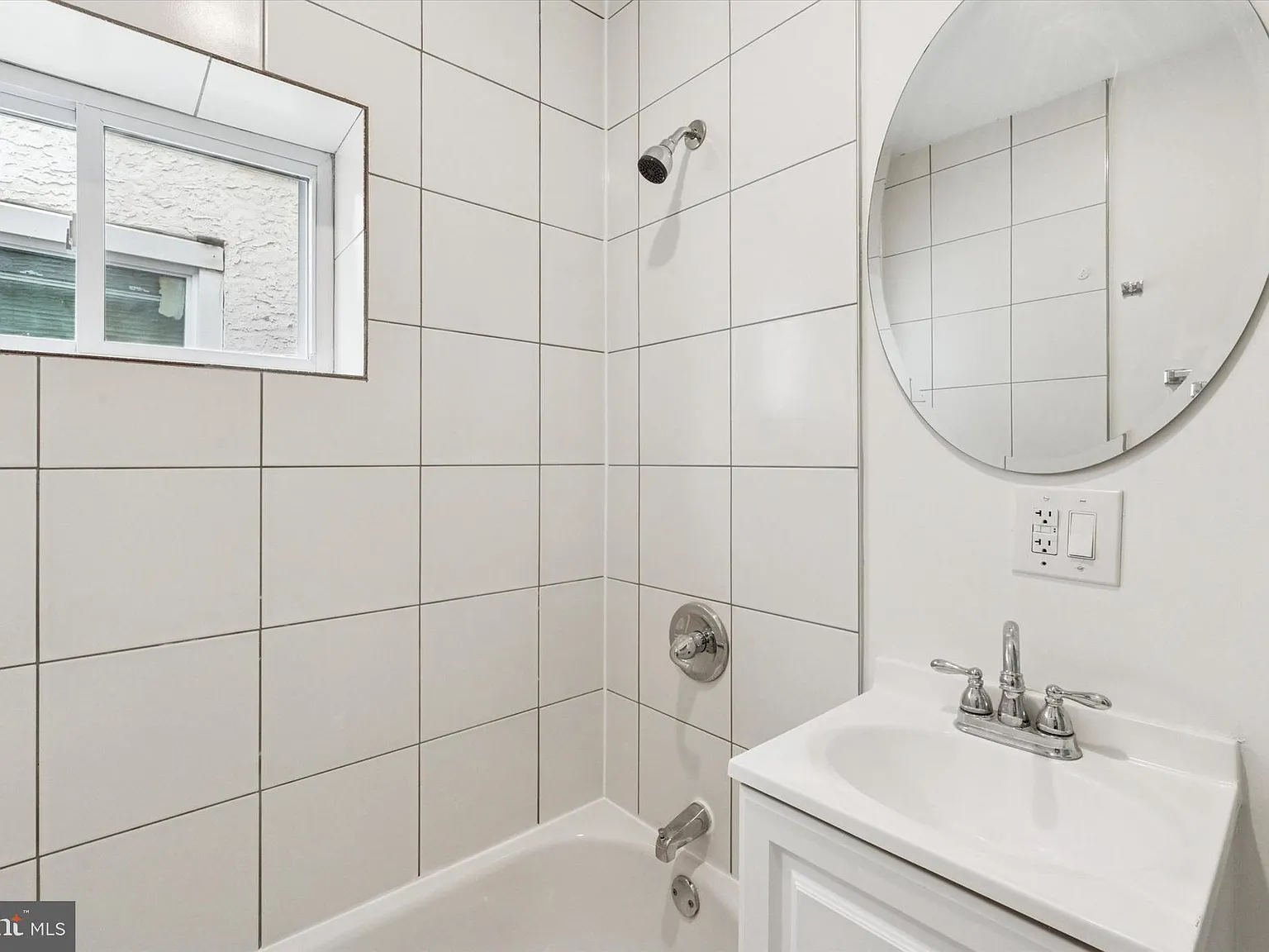 3 bed, 862 sqft, $1,700 — Photo 1