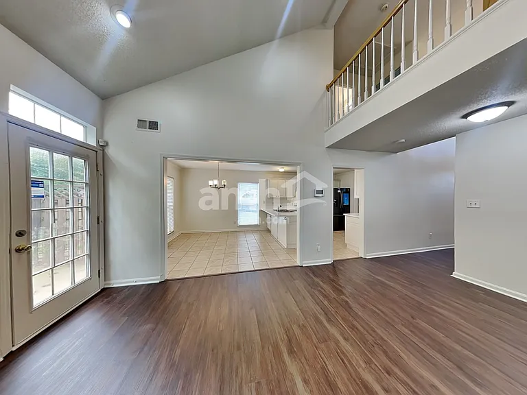 8401 Redstone View Dr — Photo 8