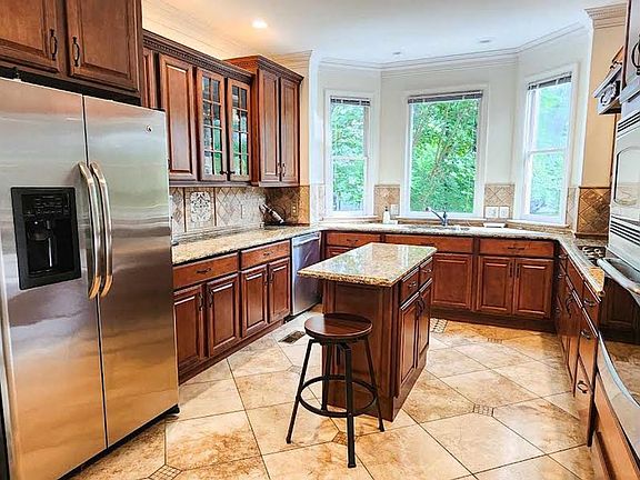 4th image of 1408 Woodway Dr