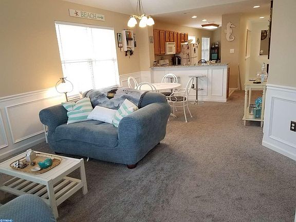 5th image of 801 Country Ln
