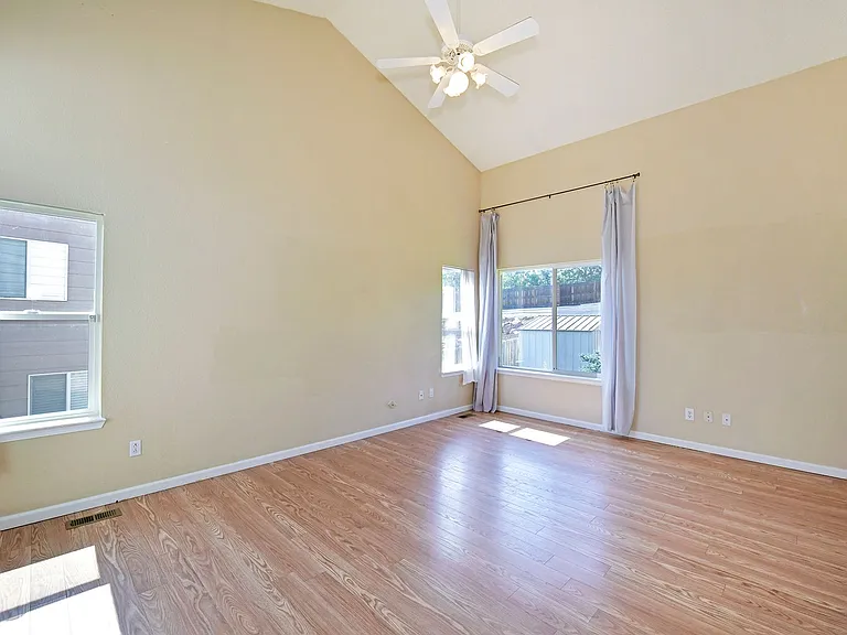 4912 Ardley Dr — Photo 5