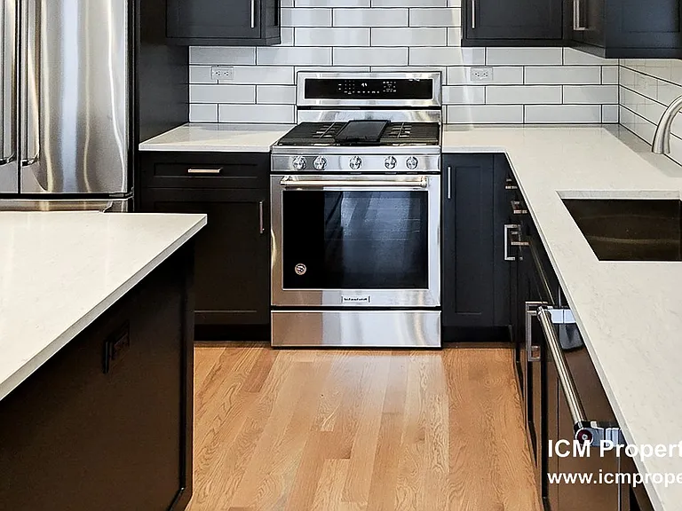2312 N Southport Ave #2 — Photo 4