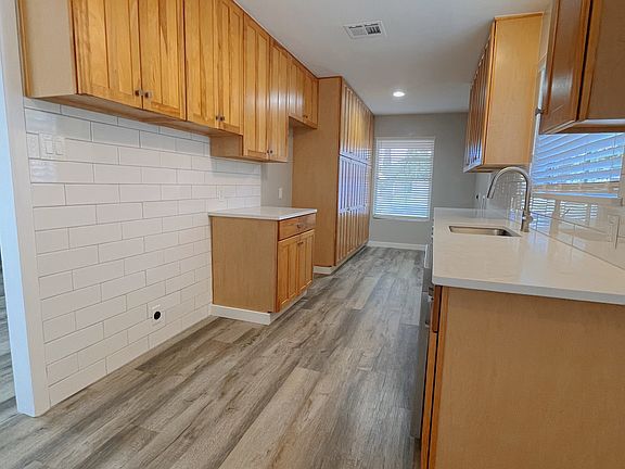 4th image of 457 Glenmore St