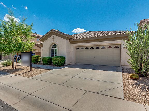 3rd image of 2031 E Carla Vista Dr