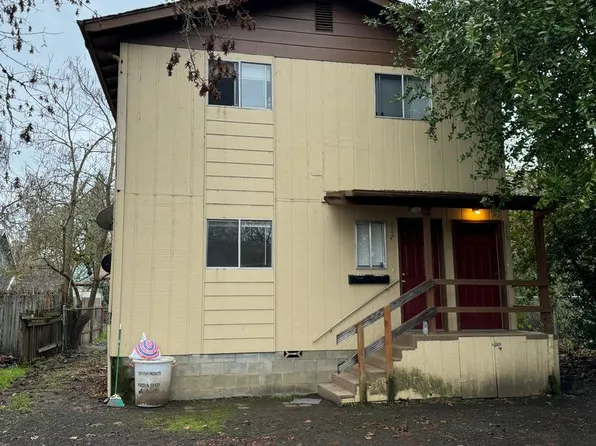 ROJJ, 115 SE Mosher Ave #Rojj117, Roseburg, OR 97470