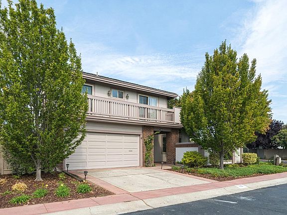 2nd image of 700 Vespucci Ln